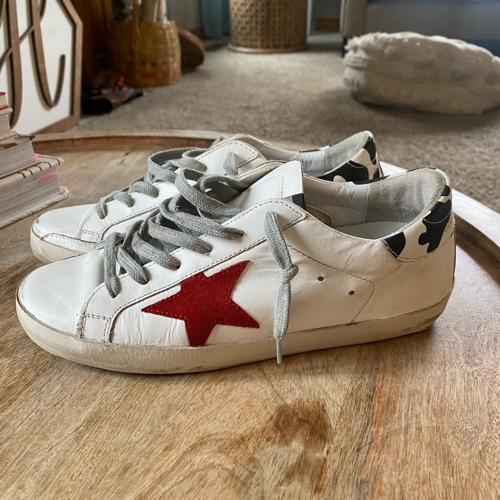 Golden Goose White Low-Top Sneakers with Red Star and Black Camo Heel Tab